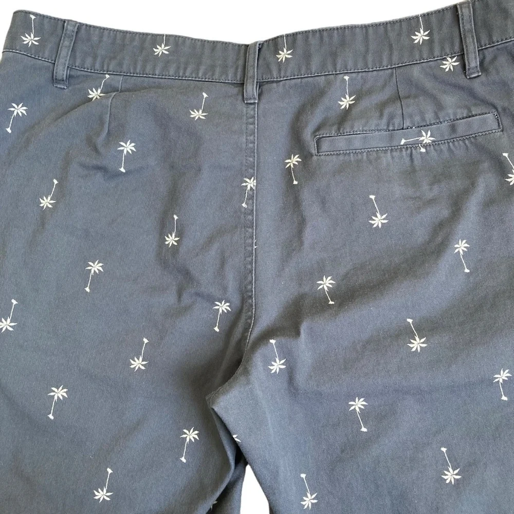 Junk Food x Disney Mickey Mouse Palm Tree Flat Front Chino Shorts Grey 7” M